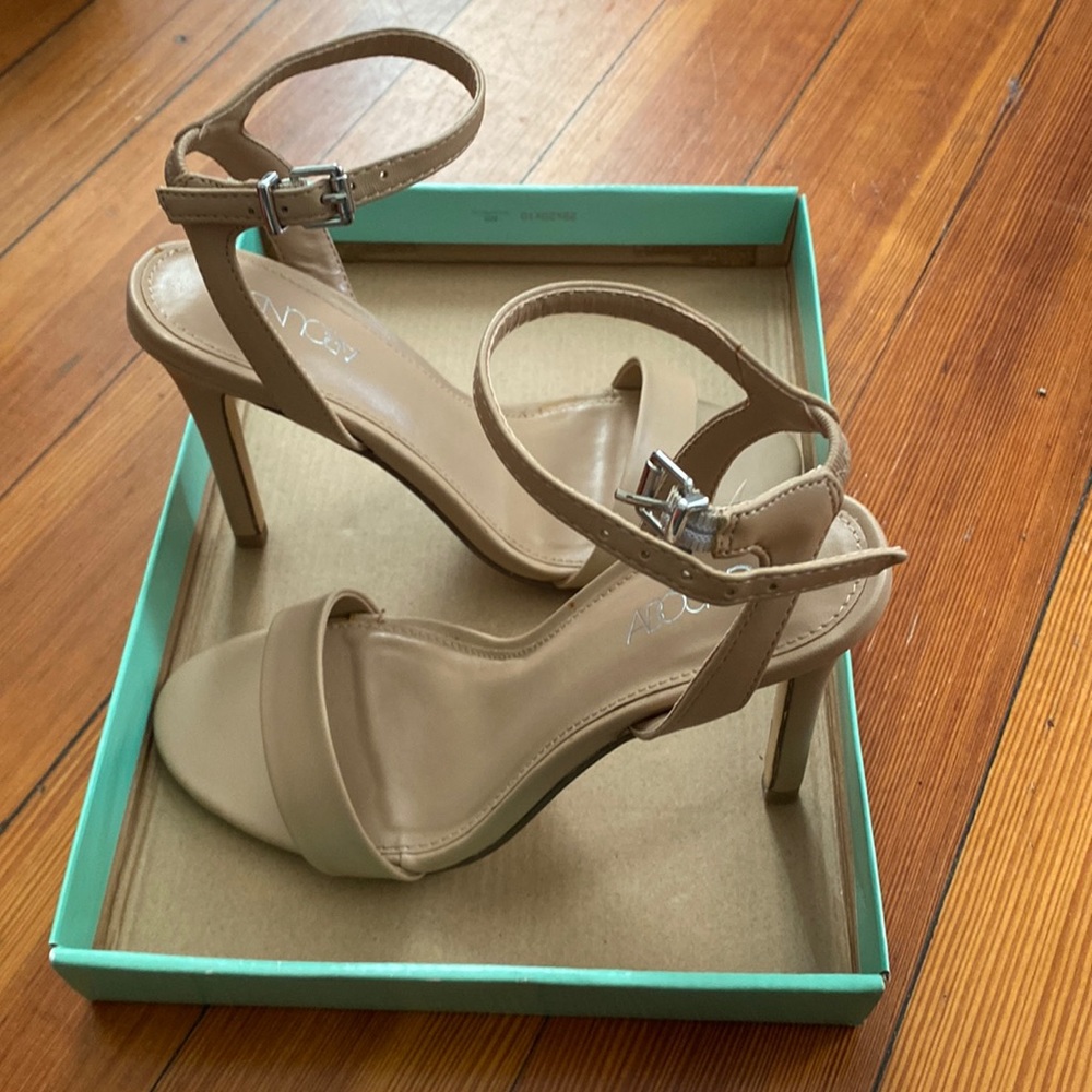 Nordstorm- Nordstorm Rack. Sandals. Heels. Nude. Spring. Summer.